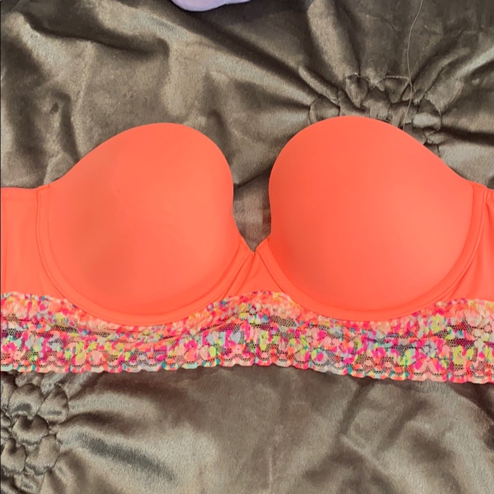 Victoria’s Secret bra 34D